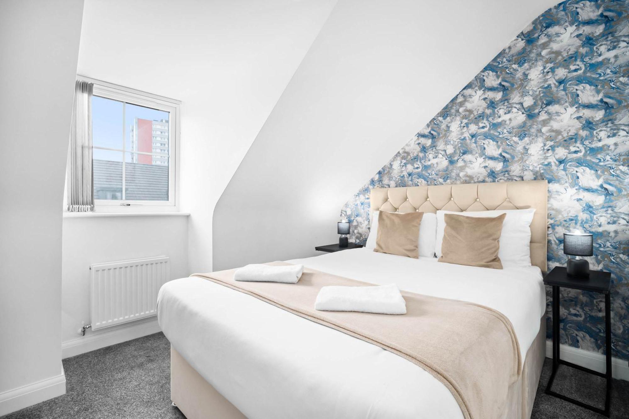 Holiday home Luxury 4 Bed House With En-suite, Games Room, Bbq, On-site Parking By Azura Nights *